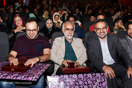 اکران خصوصی فیلم ایستاده در غبار 