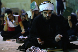 گزارش تصویری مراسم احیای شب 19 ماه رمضان - قم‎
