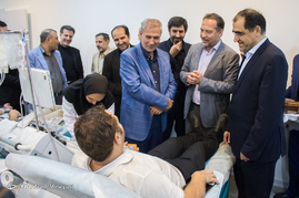 بازدید وزرای بهداشت و کار از اداره کل انتقال خون استان تهران
