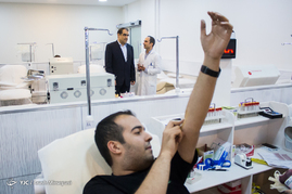 بازدید وزرای بهداشت و کار از اداره کل انتقال خون استان تهران
