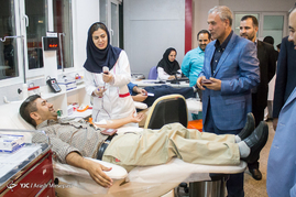بازدید وزرای بهداشت و کار از اداره کل انتقال خون استان تهران
