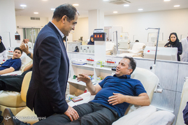 بازدید وزرای بهداشت و کار از اداره کل انتقال خون استان تهران
