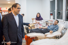 بازدید وزرای بهداشت و کار از اداره کل انتقال خون استان تهران
