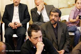 عزت اله ضرغامی عضو شورای عالی فضای مجازی و رئیس پیشین صدا و سیما در مراسم ختم مرحوم علی دادمان