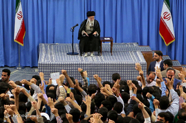 دیدار جمعی از دانشجویان با رهبر معظم انقلاب
