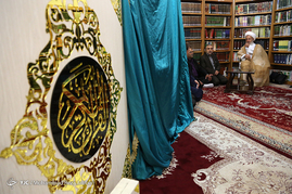 مراسم رونمایی از بزرگترین قرآن نوشته شده بر روی نقره با حضور آیت الله مکارم شیرازی‎‎	
