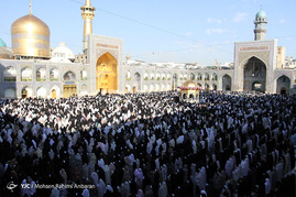 اقامه نماز عید سعید فطر در حرم امام رضا(ع)
