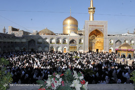 اقامه نماز عید سعید فطر در حرم امام رضا(ع)
