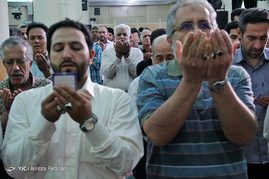 اقامه نماز عید سعید فطر در مسجد امام حسین(ع)
