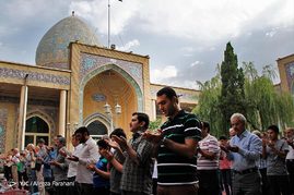 اقامه نماز عید سعید فطر در مسجد امام حسین(ع)