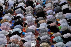 اقامه نماز عید سعید فطر در مسجد امام حسین(ع)