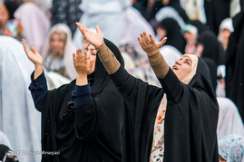 اقامه نماز عید سعید فطر به امامت رهبر معظم انقلاب در مصلی امام خمینی(ره)