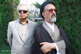 سید محمود دعایی مدیر مسئول روزنامه اطلاعات در مراسم تشییع پیکر مرحومه مهدیه الهی قمشه‌ای