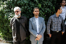 حمید شاه‌آبادی مشاور امور هنری وزیر ارشاد در مراسم تشییع پیکر مرحومه مهدیه الهی قمشه‌ای