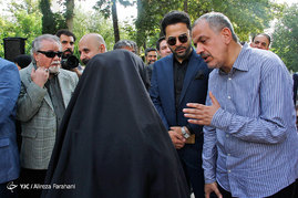احمد مسجد جامعی نماینده شورای شهر تهران در مراسم تشییع پیکر مرحومه مهدیه الهی قمشه‌ای