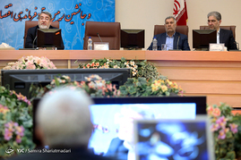 نشست وزیر کشور با سرمایه‌گذاران، کارآفرینان و فعالان اقتصادی
