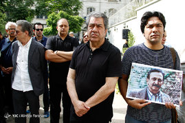 جهانگیر کوثری تهیه کننده سینما در مراسم تشییع پیکر جمشید ارجمند