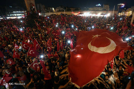 تجمع هواداران اردوغان در میدان تقسیم استانبول
