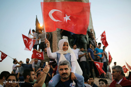 تجمع هواداران اردوغان در میدان تقسیم استانبول
