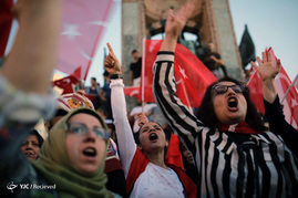 تجمع هواداران اردوغان در میدان تقسیم استانبول
