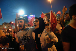 تجمع هواداران اردوغان در میدان تقسیم استانبول
