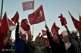 تجمع هواداران اردوغان در میدان تقسیم استانبول
