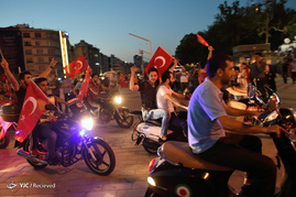 تجمع هواداران اردوغان در میدان تقسیم استانبول
