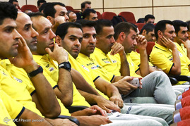 تقدیر از داوران برترلیگ پانزدهم فوتبال‎
