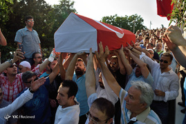 حضور اردوغان و داوود اوغلو در مراسم تشییع کشته‌شدگان کودتای نافرجام ترکیه
