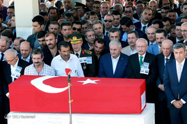 حضور اردوغان و داوود اوغلو در مراسم تشییع کشته‌شدگان کودتای نافرجام ترکیه
