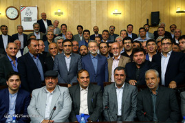 دیدار رئیس مجلس با جمعی از فعالان حوزه تعاون