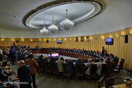 دیدار رئیس مجلس با جمعی از فعالان حوزه تعاون