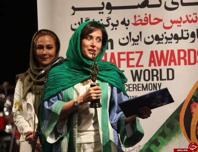اما مهتاب کرامتی جایزه بهترین بازیگر زن سینمایی را برای بازی در «عصر یخبندان» دریافت کرد.