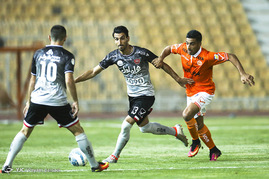 دیدار تیم های فوتبال سایپا و پرسپولیس
