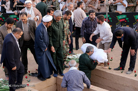تشییع پیکر دو شهید گمنام دفاع مقدس در شیراز‎

