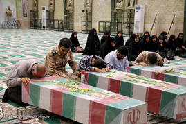 مراسم زیارت عاشورا با حضور پیکرهای شهدای دوران دفاع مقدس - شیراز ‎