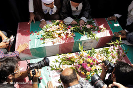 تشییع پیکر شهید دفاع مقدس در سمنان‎
