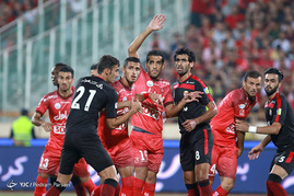 دیدار تیم های فوتبال پرسپولیس تهران و فولاد خوزستان
