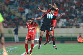 دیدار تیم های فوتبال پرسپولیس تهران و فولاد خوزستان
