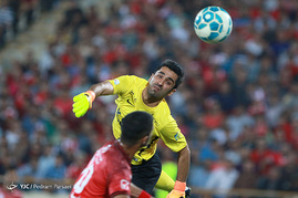دیدار تیم های فوتبال پرسپولیس تهران و فولاد خوزستان
