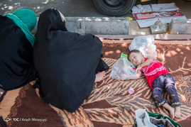 همراهان شهرستانی بیماران در اطراف بیمارستان‌های تهران

