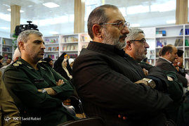 رونمایی از دو کتاب حجت چریک و رویایی در رمل 