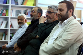 رونمایی از دو کتاب حجت چریک و رویایی در رمل 