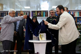 رونمایی از دو کتاب حجت چریک و رویایی در رمل 
