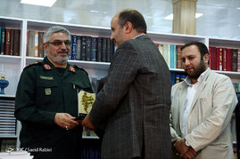 رونمایی از دو کتاب حجت چریک و رویایی در رمل 