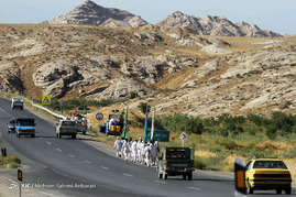کاروان پیاده هیات الرضا(ع) شهرستان بافق یزد در راه حرم امام رضا(ع)