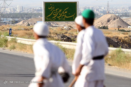 کاروان پیاده هیات الرضا(ع) شهرستان بافق یزد در راه حرم امام رضا(ع)