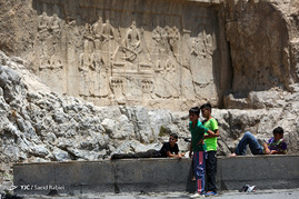 آب تنی در چشمه علی شهرری