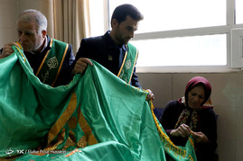 عیادت خادمان حرم شاهچراغ(ع) از بیماران
