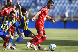دیدار تیم های فوتبال گسترش فولاد و پرسپولیس
